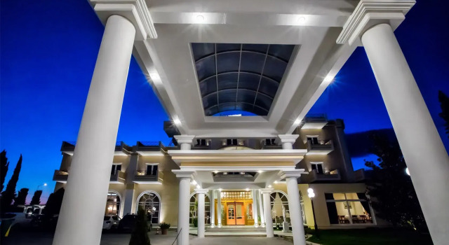 Kouros Hotel