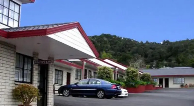 Люкс BKs Pohutukawa Lodge