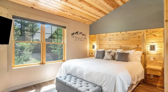 Solitude Longs Peak Suite 201 - Estes Park 1 Bedroom Studio by RedAwning