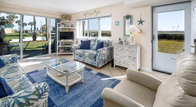 Апартаменты Seaspray Condos 217