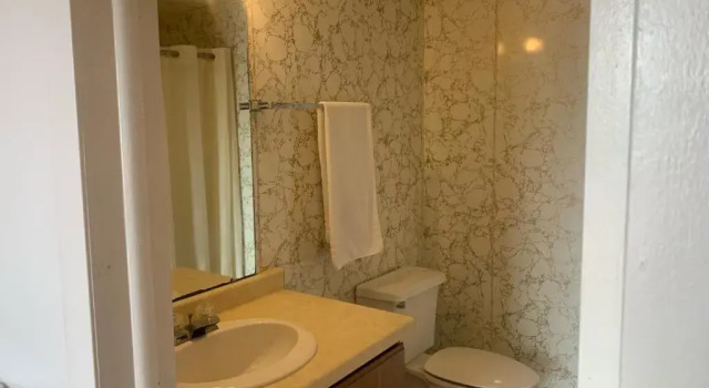 Номер Standard River Road Motel