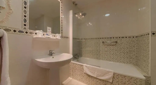 Трёхместный номер Standard Hotel Torre De Los Guzmanes