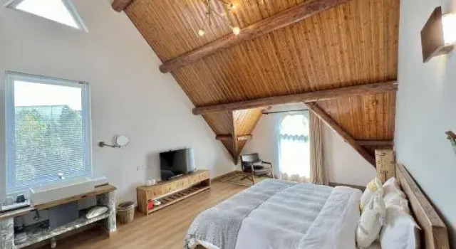 Люкс YHC Inn