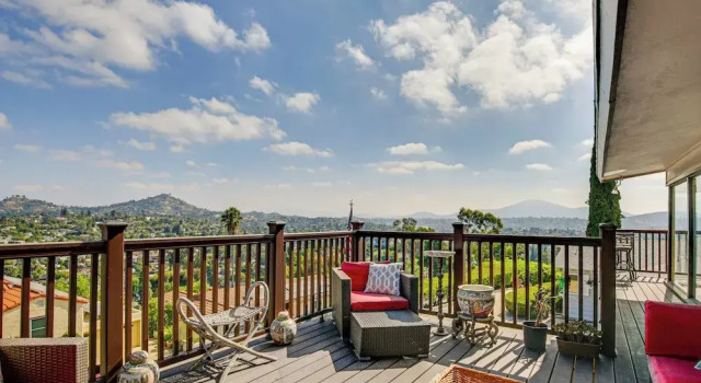 Коттедж Mt. Nebo Oasis in La Mesa w/ Wraparound Deck