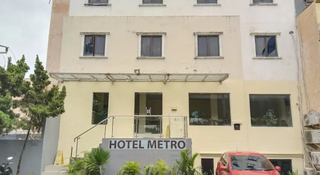 Metro Hotel Bekasi by Cocotel