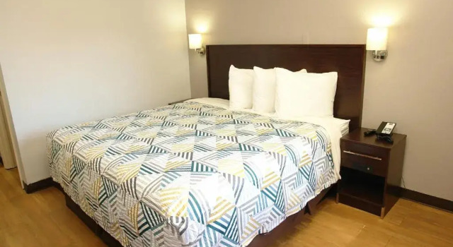 Motel 6 Hattiesburg, MS, Забронировать Мотель Отели Хаттисберг с бассейном, рядом с Lake Terrace Convention Center, Бассейн
