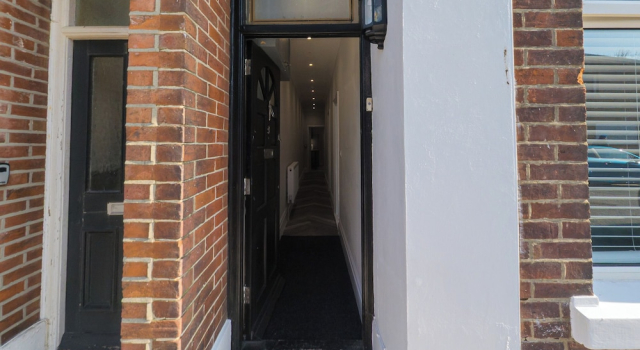 5 Bedroom 5 Bath House  Portsmouth Docks, Забронировать Вилла Отели Портсмута с парковкой, рядом с Nomad Sailing, Парковка