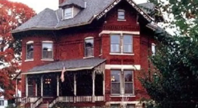 Squiers Manor B&B, Varaa Bed and Breakfast Maquoketa Iowa