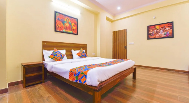 Номер Premium FabHotel Golden Manor Inn