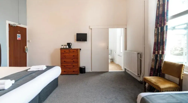 Четырёхместный семейный номер Standard с видом на город The Southcliff Hotel