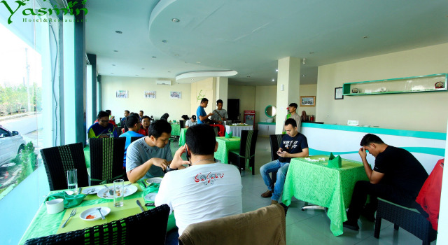 Yasmin Hotel & Restaurant, Rezerwuj Hotel Muntok Sumatra