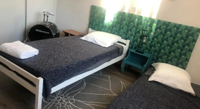 Condrieu 1er étage climatisé appartement entier 90m2, Prenota Appartamento Hotel a Alvernia con parcheggio, Parcheggio