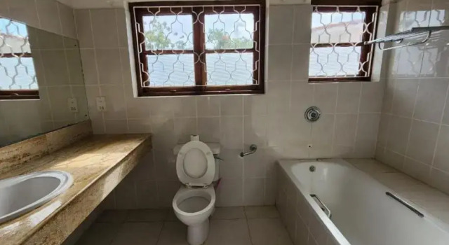 A Breath-taking 5-Bedroom Holiday Home!, Buchen Sie Hotel Mombasa Küstenregion