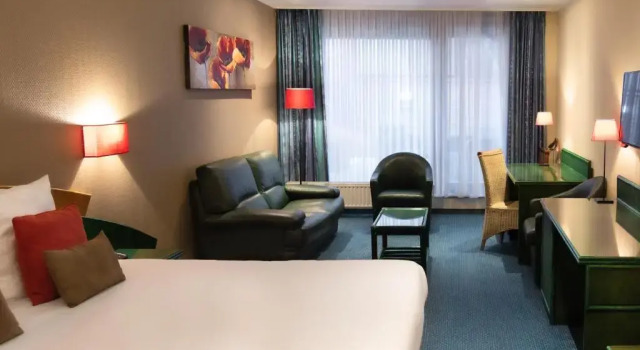 Полулюкс B&B HOTEL Mons Centre