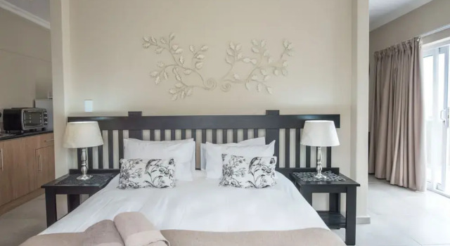 Long Beach Self-Catering