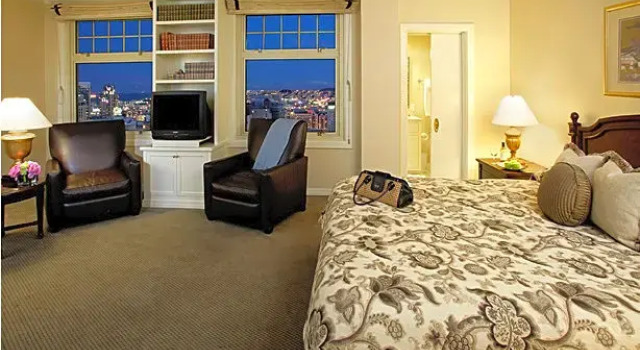 Номер Deluxe The Huntington Hotel