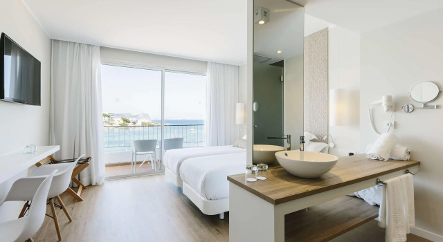 Двухместный номер Superior seafront AluaSoul Ibiza