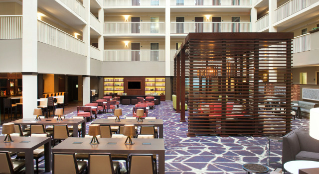 Embassy Suites by Hilton Philadelphia Airport, Забронировать Отель Филадельфия Philadelphia Metropolitan Area, рядом с John Heinz Refuge Trailhead