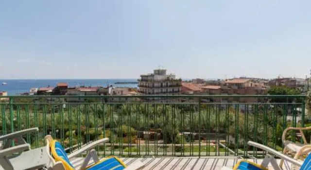 Appartamento Glass Cinquecento, Book Apartment Hotels in Sicily with Parking, Parking