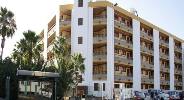 Apartamentos Los Tilos, Забронировать Апартаменты/квартира Отели Плайя дель Инглес с парковкой, рядом с Экуменический храм Эль-Сальвадор, Парковка