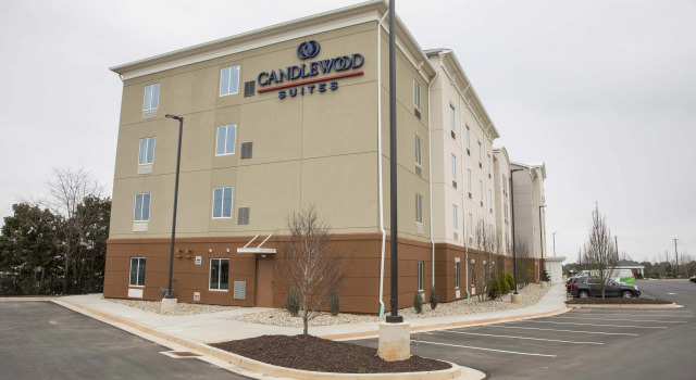 Candlewood Suites McDonough by IHG, Boek Hotel Hotels in Georgia met parkeren, Parkeren