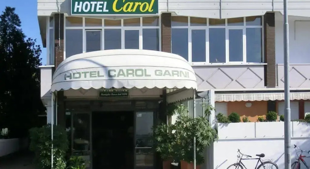 Hotel Carol, Book Hotel Hoteller i Friuli Venezia Giulia med parkering, Parkering
