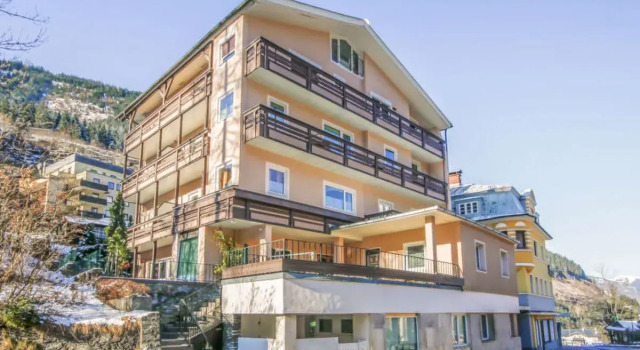 Apartment Schubert Santa Marinella 40152, Rezerwuj Apartament Hotele w Salzburg z parkingiem, Parking