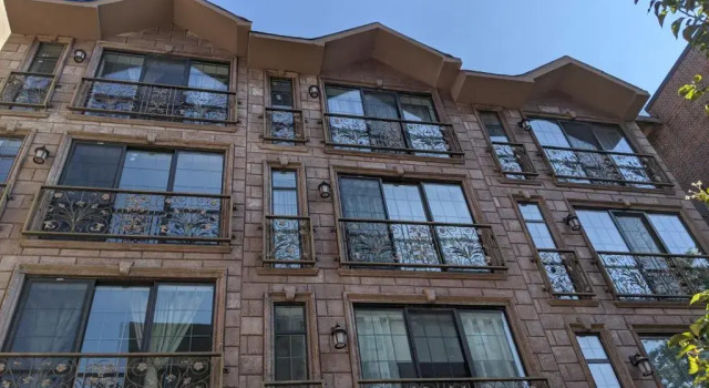 Gorgeous 3 bedroom 2 stops from Times Square and Central Park for Families or Groups with NO SMOKING AND NO PARTIES but Couples and Kids Friendly, Забронировать Отель Нью-Йорк Нью-Йоркская агломерация, рядом с Станция метро 157th Street - IRT Broadway -&amp;#128;&amp;#147; Seventh Avenue Line
