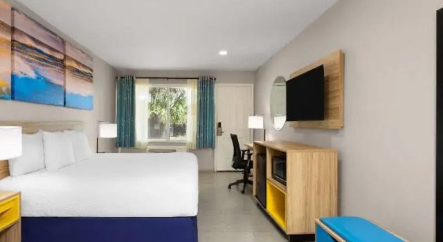 Двухместный номер Standard с видом на бассейн Days Inn by Wyndham Fort Myers Springs Resort