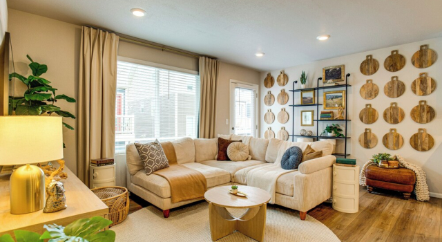 13 Mi to Dtwn Denver: Spacious Home w/ Balcony!, Prenota Casa vacanze Hotel a Denver con parcheggio, Parcheggio