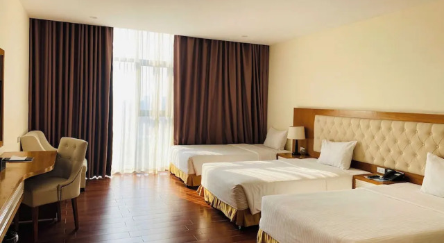 Трёхместный номер Deluxe Muong Thanh Cua Dong Hotel