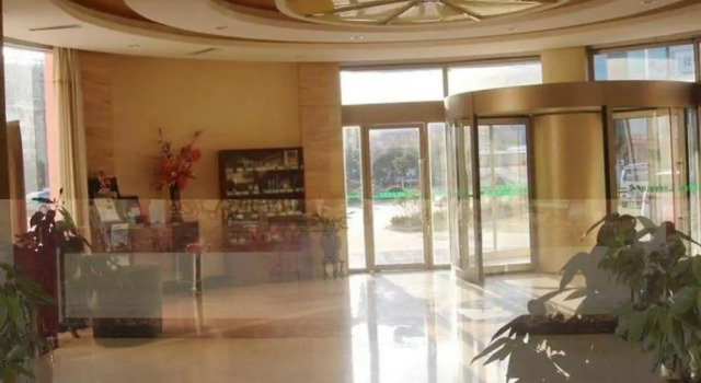Greentree Inn- Linyi Bus Station Branch, Prenota Hotel Hotel a Shandong con parcheggio, Parcheggio