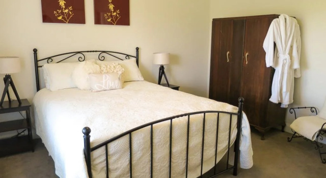 Spring Creek Cottage B&B, Забронировать Отель «постель и завтрак» Маджи Central West NSW