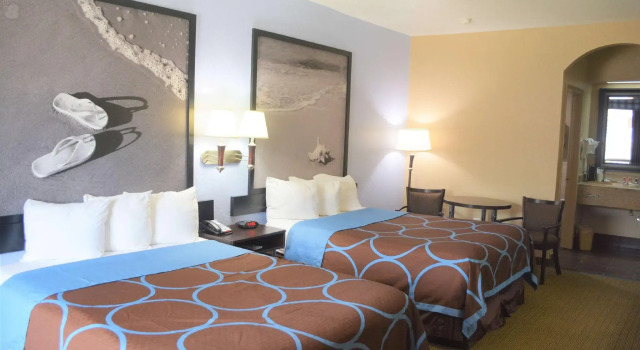 Четырёхместный номер Standard Super 8 by Wyndham Galveston