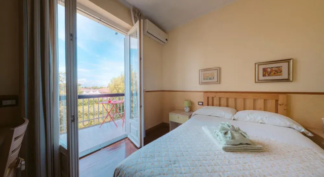 Одноместный номер Standard с балконом и с видом на сад Inn Rome B&B