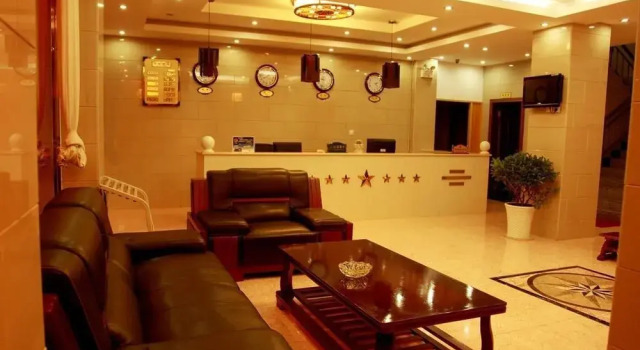 Red Eight Commercial Hotel, Boek Hotel Hotels in Yunnan met parkeren, Parkeren
