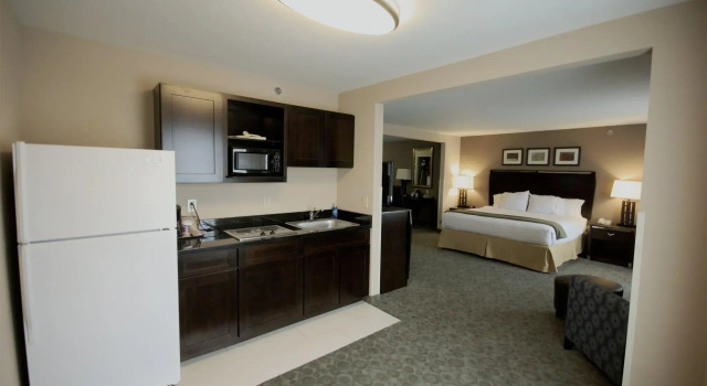 Двухместный люкс c 1 комнатой Holiday Inn Express & Suites Van Wert by IHG
