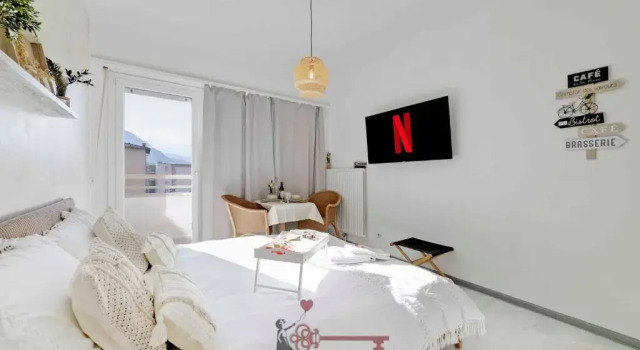 Modern BOHO STYLE SUITE in Lugano City, Забронировать Отель Отели Лугано с парковкой, рядом с Спортивный комплекс «Pista La Resega», Парковка