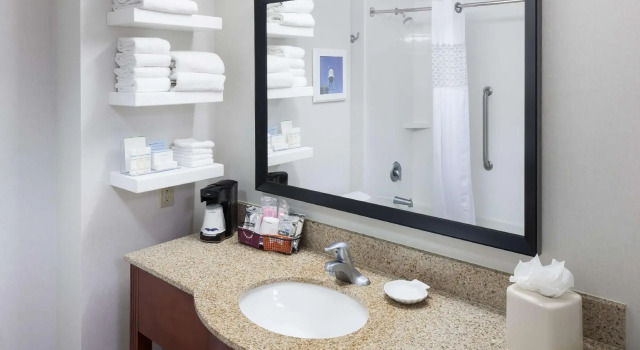 Четырёхместный номер Standard Hampton Inn & Suites Tulare