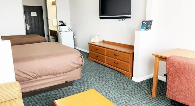 Четырёхместный люкс BridgePointe Inn & Suites by BPhotels, Lincoln I-80 & 27th St