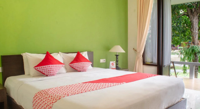 Mascot Beach Hotel, Забронировать Курортный отель Отели Сенггиги с парковкой, рядом с Batu Bolong Temple, Парковка