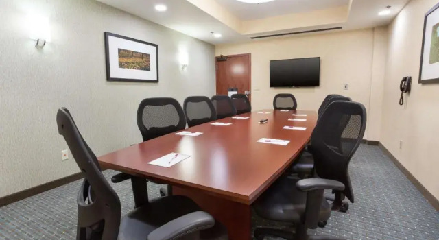 Двухместный номер Deluxe с 2 комнатами Drury Inn & Suites Grand Rapids