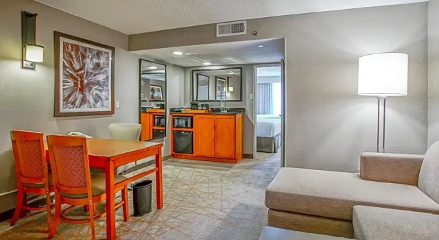 Четырёхместный люкс Embassy Suites San Antonio Northwest I-10