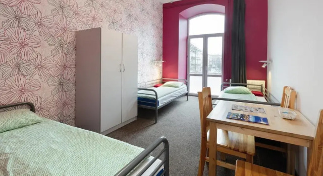 Трёхместный номер Standard Atlantis Hostel