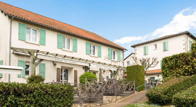 Auberge De La Tomette, Book Hostel / Vandrerhjem Hoteller i Cantal med morgenmad, Morgenmad