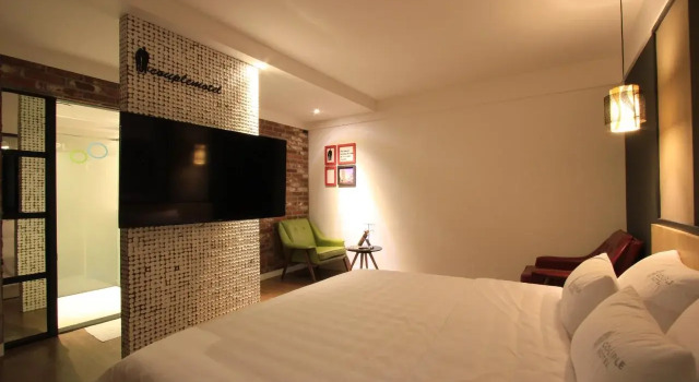 Couple Hotel