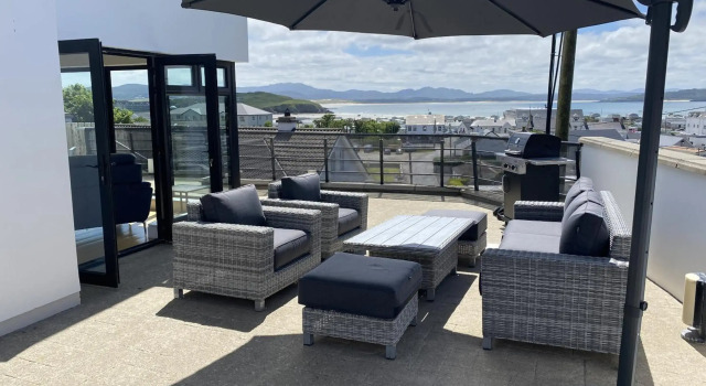 The View, Prenota Hotel Downings 