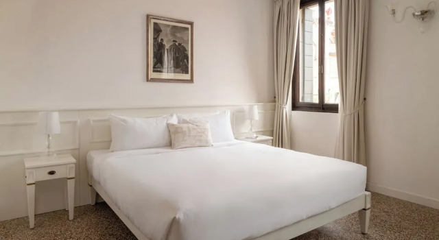 Двухместный номер Deluxe с видом на канал Отель IH Hotels Venezia Salute Palace