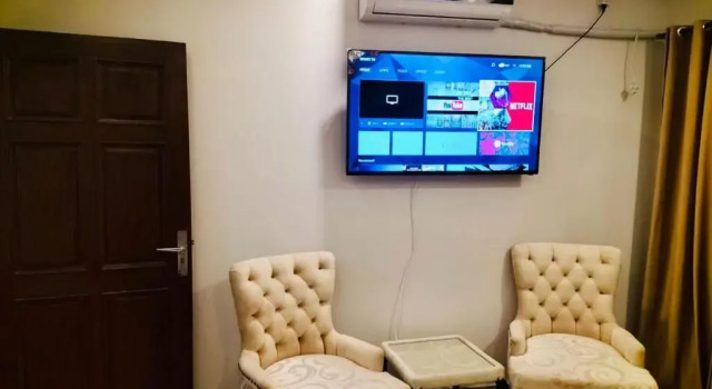 Luxurious & Comfy 1BHK Apartment, Wifi & SmartTV., Book Apartment Hotels in Islamabad with Parking, Parking
