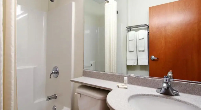 Четырёхместный номер Standard Microtel Inn & Suites by Wyndham Bridgeport